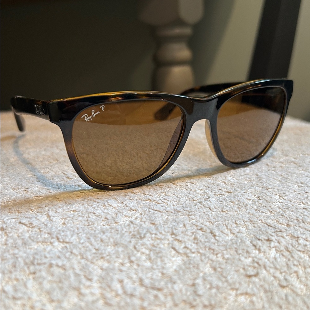 Ray-Ban RB 4184 Polarized Sunglasses